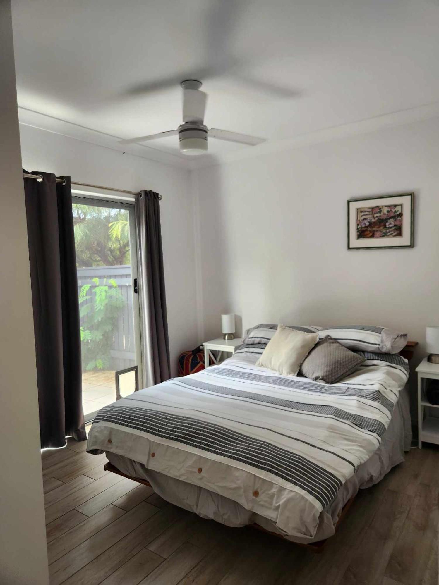 A Quiet Unit Overlooking A Reserve Petrie Exterior foto